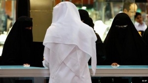 Саудовская Аравия пускает учениц и учителей в школы только в хиджабе