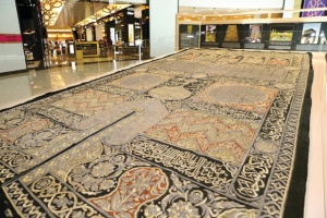 В Дубае выставлено на показ покрывало Каабы времен Османской империи