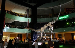 В Dubai Mall поселился динозавр возрастом 150 млн. лет 