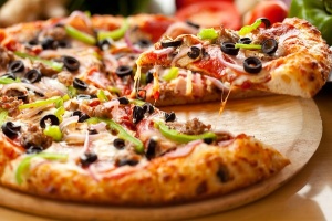 Житель Ирака за час съел пиццу, рассчитанную на 12 человек 