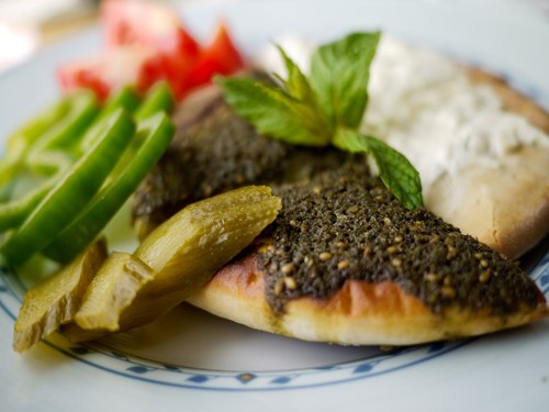 Рецепт приготовления ливанских плюшек «манакиш» с чабрецом и сыром 