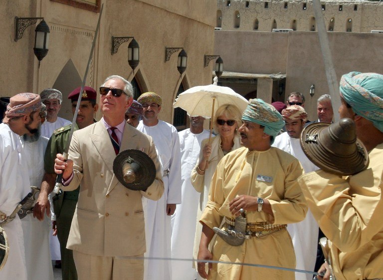 Принц Чарльз исполнил танец с саблями в Омане