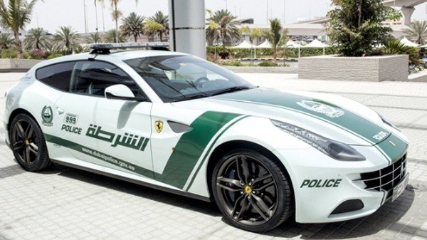«Женская» полиция Дубая пересядет на Ferrari FF