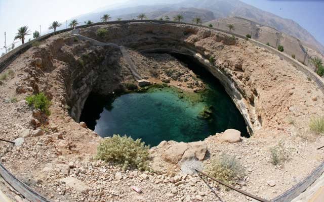 Пима – подземное чудо Омана, переливающееся оттенками бирюзы 