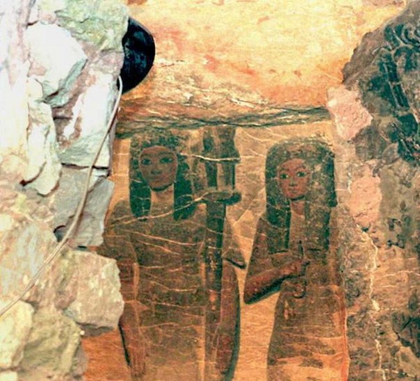 В Египте найдены 14 древних статуй богини войны