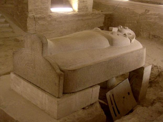 В Египте обнаружили саркофаг древнеегипетской певицы 