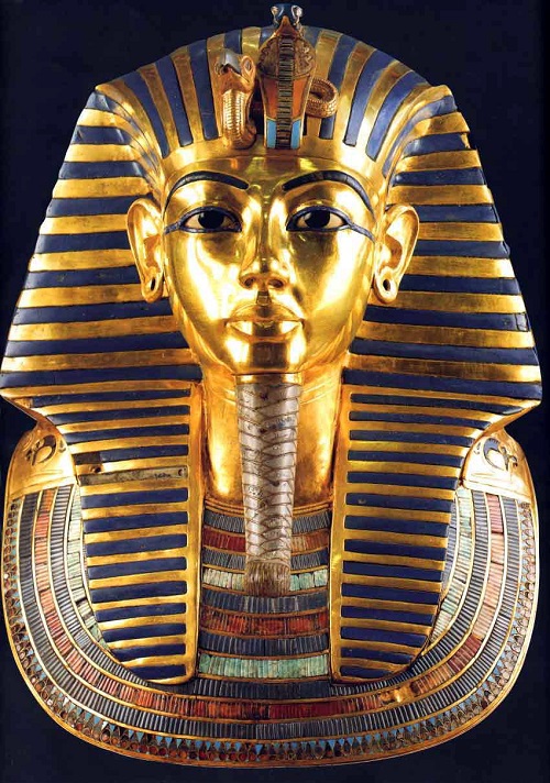Золотая маска, известная как маска Тутанхамона, скорее всего, принадлежит царице Нефертити