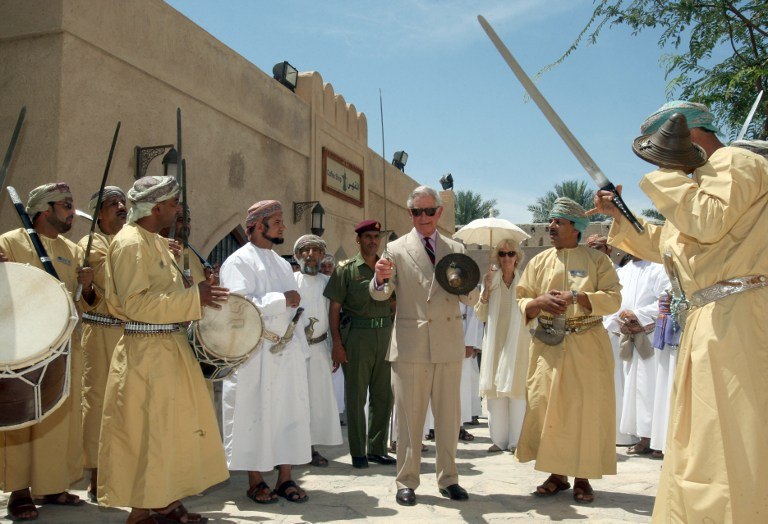 Принц Чарльз исполнил танец с саблями в Омане