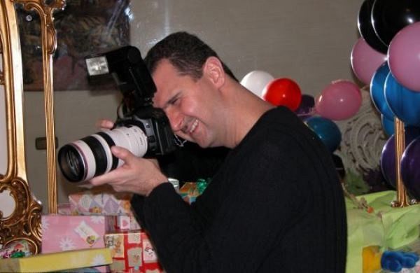 Башар Асад с фотоаппаратом