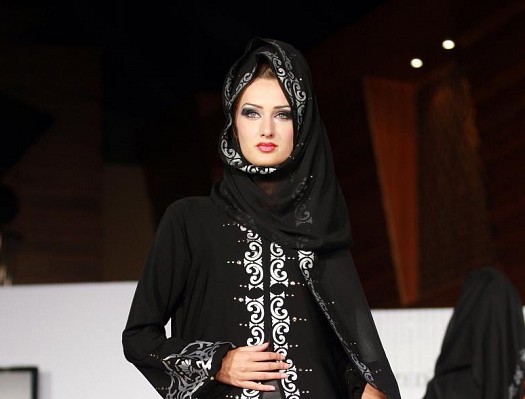 Модная шаль в ОАЭ