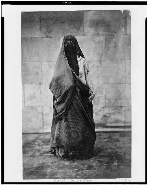 Египетская женщина в никабе