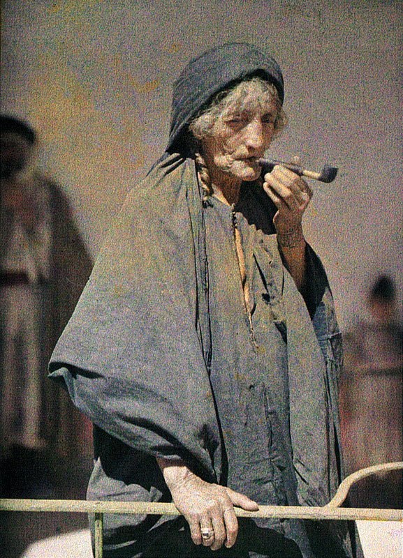 1918 г., 3 августа, Иерусалим, курильщица трубки, фото Поля Кастельно